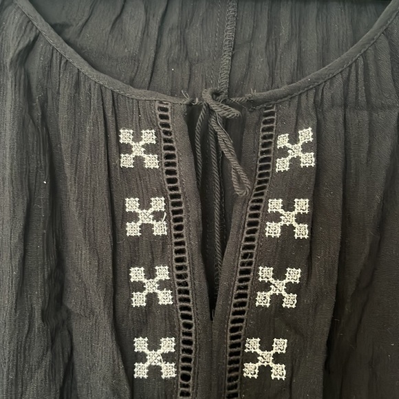 Lovestitch Black dress with slits - Picture 2 of 3